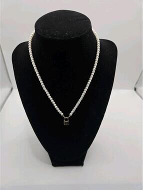 Vintage Single Strand Faux Pearl Necklace Gold Tone Padlock Charm Pendant